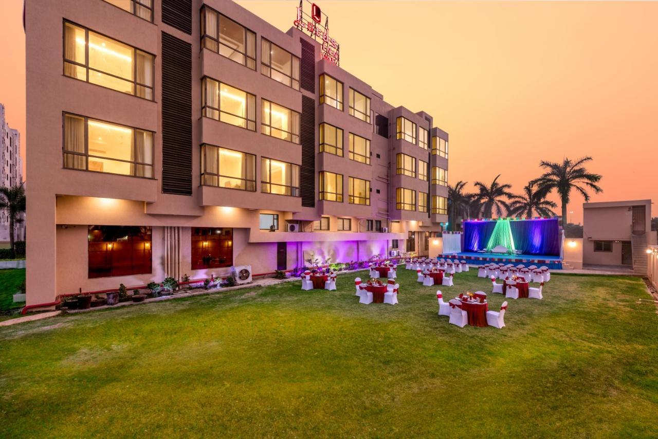 Lords Inn Somnāth Екстериор снимка